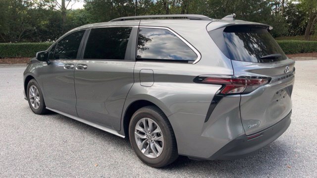 Used 2026 Toyota Sienna XLE FWD image 7