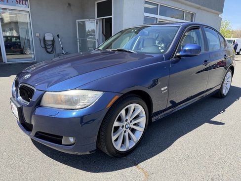 Used 2011 BMW 328i xDrive Sedan AWD/4WD image 3