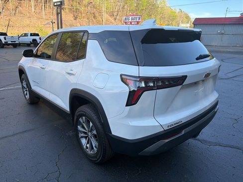 New 2026 Chevrolet Equinox LT image 2