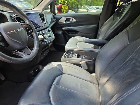 Used 2019 Chrysler Pacifica Touring-L w/ Advanced Safetytec Group FWD image 11