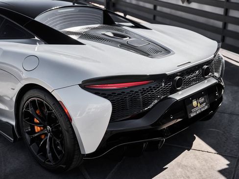 Used 2023 McLaren Artura RWD image 10