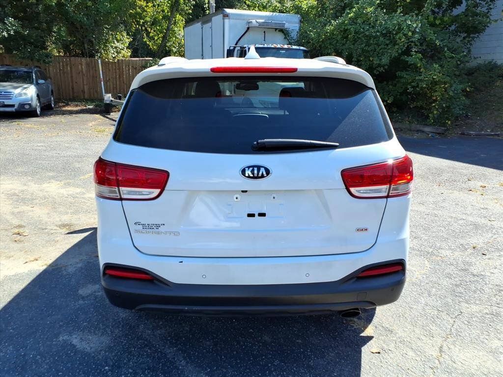 Used 2017 Kia Sorento FWD w/ LX Convenience Package image 4