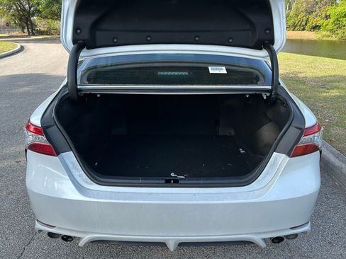 Used 2020 Toyota Camry XSE image 10