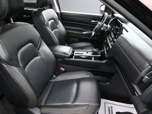 Used 2022 Nissan Pathfinder SL w/ SL Premium Package FWD image 18