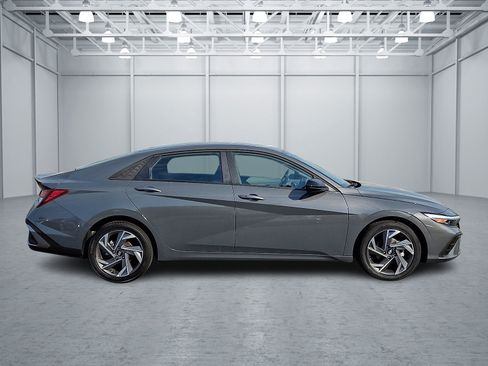 Certified 2025 Hyundai Elantra Sport FWD image 7