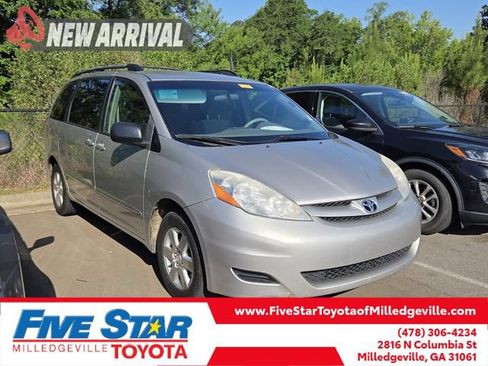 Used 2009 Toyota Sienna CE FWD image 1
