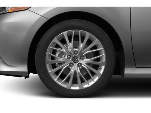 Used 2020 Toyota Camry XLE FWD image 11