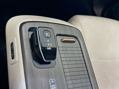 Used 2024 Nissan Ariya AWD image 25