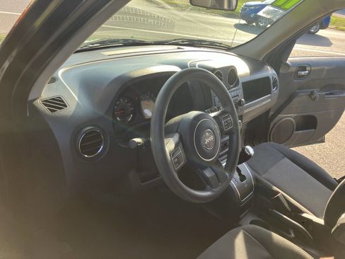 Used 2011 Jeep Patriot Sport w/ Tire & Wheel Group AWD/4WD image 21