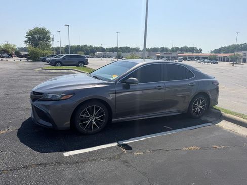 Used 2023 Toyota Camry SE FWD image 4