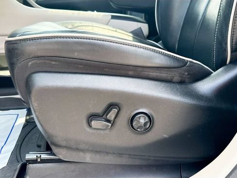 Used 2022 Chrysler Pacifica Limited w/ Uconnect Theater Family Group AWD/4WD image 20