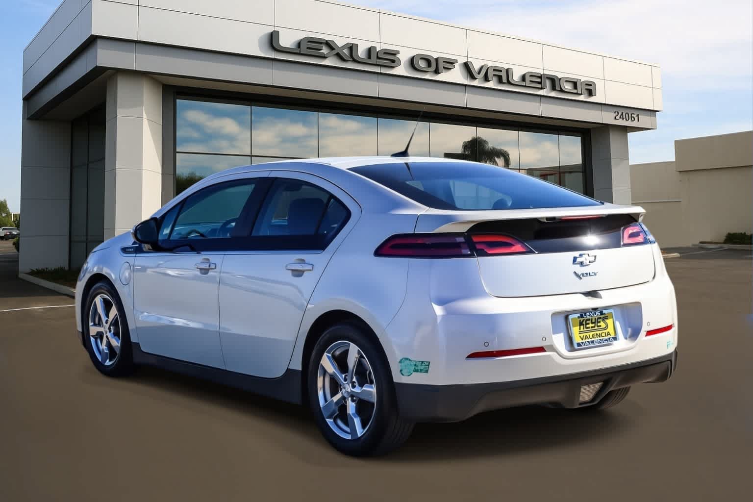 Used 2013 Chevrolet Volt Premium w/ Premium Trim Package FWD image 2