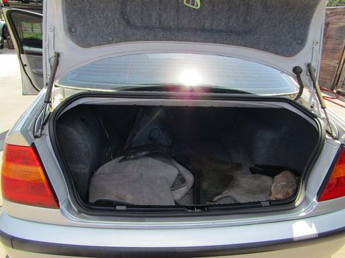 Used 2005 BMW 325i Sedan image 11