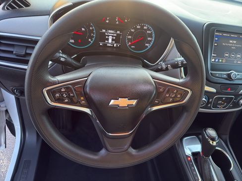 Used 2020 Chevrolet Equinox LS w/ LS Convenience Package FWD image 15