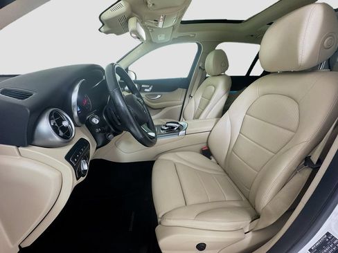 Used 2019 Mercedes-Benz GLC 300 4MATIC image 11