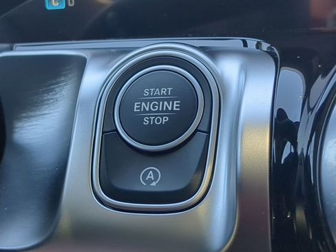 Used 2025 Mercedes-Benz GLB 250 image 24