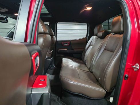 Used 2017 Toyota Tacoma Limited w/ Tow Package image 19