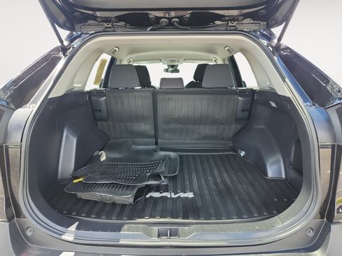 Used 2021 Toyota RAV4 LE AWD/4WD image 16
