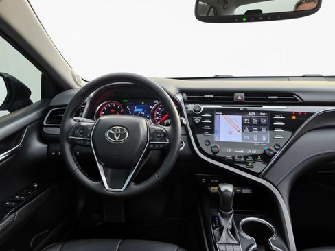 Used 2019 Toyota Camry XSE w/ Navigation Package FWD image 13
