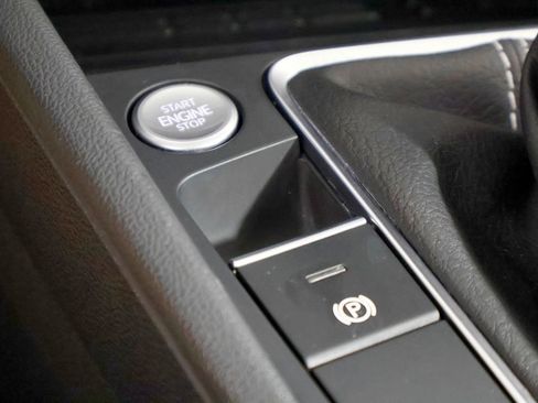 Used 2025 Volkswagen Jetta SE w/ Sunroof Package image 60