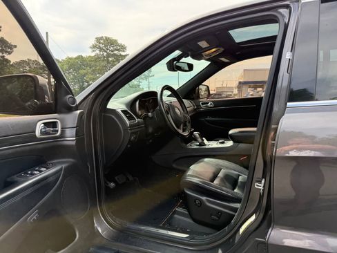 Used 2020 Jeep Grand Cherokee Limited AWD/4WD image 8