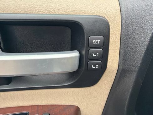 Used 2017 Toyota Sequoia Platinum AWD/4WD image 31