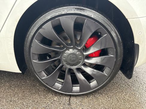 Used 2022 Tesla Model 3 Performance image 4