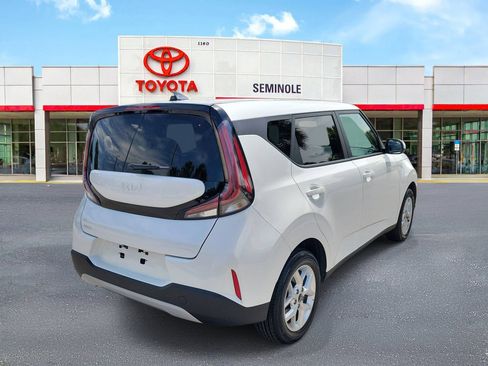 Used 2025 Kia Soul LX w/ LX Technology Package FWD image 3