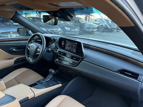 Used 2022 Lexus ES 350 w/ Premium Package image 22