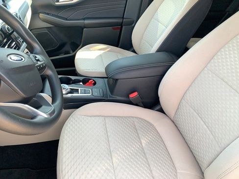 Used 2021 Ford Escape SE image 16