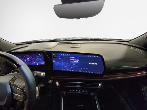 Certified 2026 Chevrolet Traverse RS w/ LPO, Floor Liner Package AWD/4WD image 24