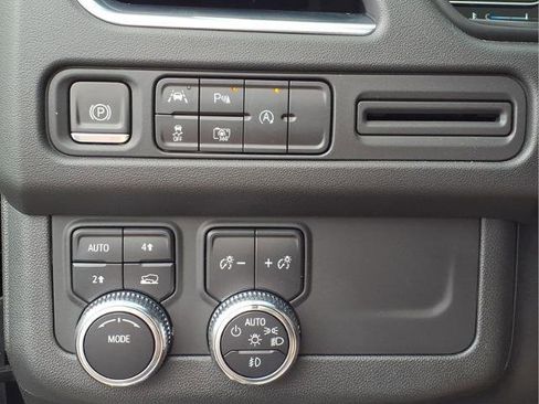 Used 2023 GMC Yukon SLT w/ SLT Luxury Package AWD/4WD image 19