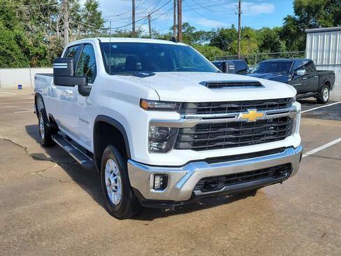 Used 2025 Chevrolet Silverado 2500 LT w/ Convenience Package AWD/4WD image 2