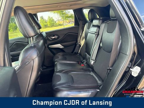 Used 2018 Jeep Cherokee Trailhawk w/ Comfort/Convenience Group AWD/4WD image 15