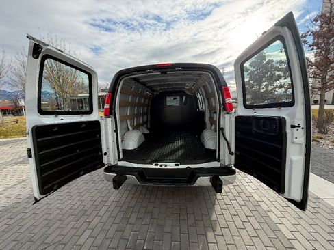Used 2024 Chevrolet Express 2500 w/ Driver Convenience Package image 27
