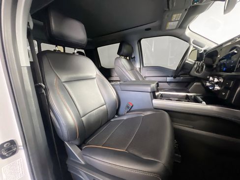 Used 2025 Ford F250 Lariat w/ Lariat Ultimate Package AWD/4WD image 31
