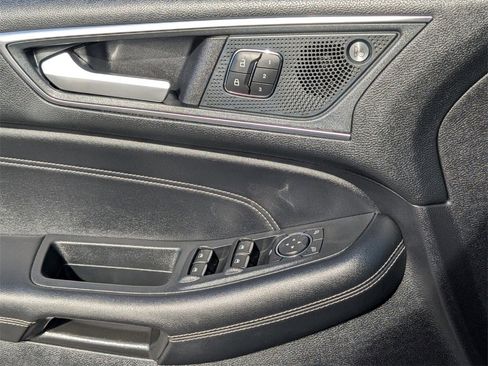 Used 2021 Ford Edge Titanium image 30