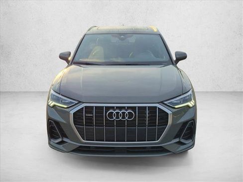 Used 2023 Audi Q3 2.0T Premium w/ Convenience Package AWD/4WD image 2