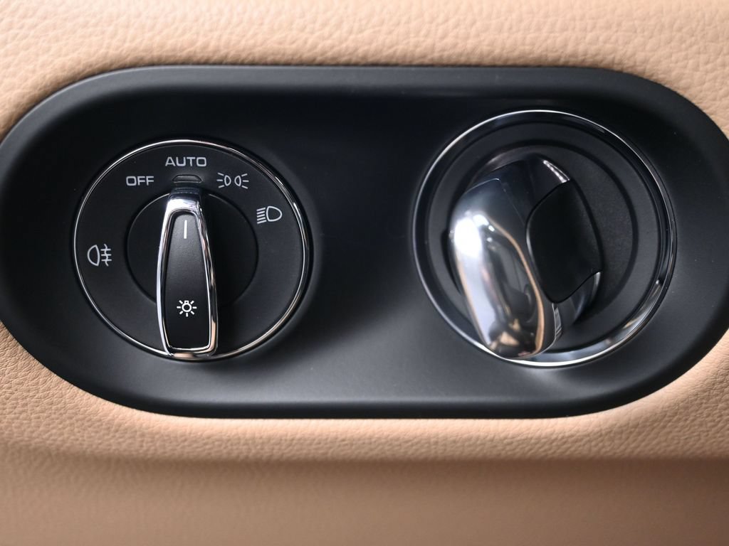 Used 2026 Porsche Macan AWD/4WD image 24