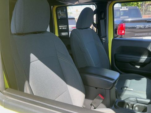 Used 2024 Jeep Wrangler Unlimited AWD/4WD image 15