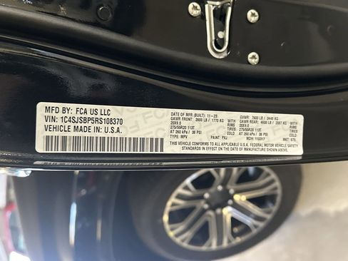 New 2024 Jeep Wagoneer L Series II w/ Flexible Seating Group image 22