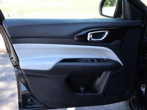 Used 2022 Jeep Compass Limited image 23