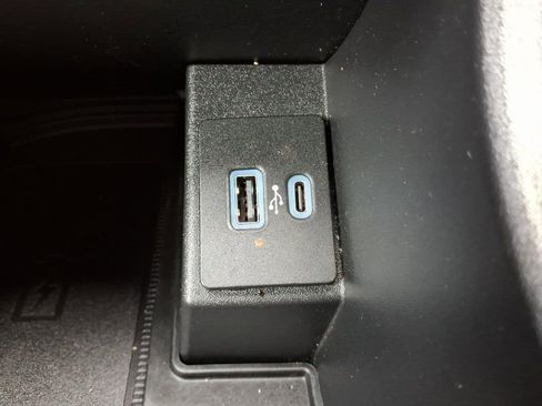 Used 2022 Ford Edge ST-Line image 12