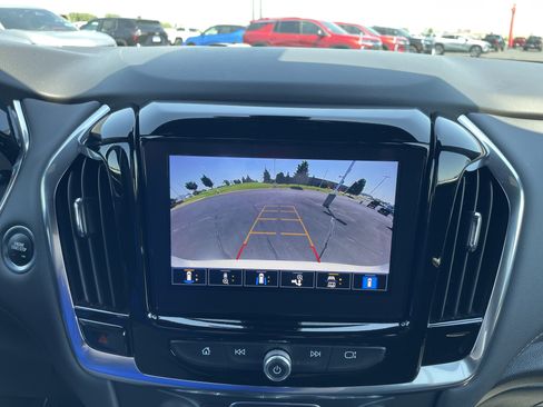 Used 2023 Chevrolet Traverse LT w/ Rear Camera Mirror Package AWD/4WD image 13