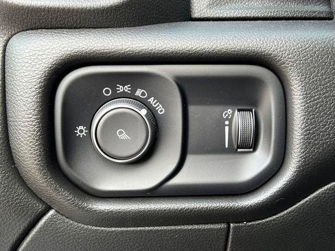 Used 2022 RAM 2500 Tradesman w/ Chrome Appearance Group image 23