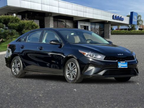 Used 2023 Kia Forte LXS w/ LXS Technology Package image 9