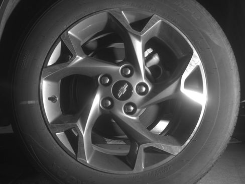 Used 2025 Chevrolet Trax LT w/ LT Convenience Package FWD image 14