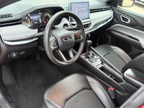 Used 2024 Jeep Compass Latitude image 17