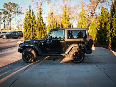 Used 2016 Jeep Wrangler Sport image 7