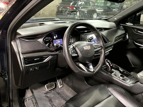Used 2022 Cadillac XT4 Sport w/ Enhanced Visibility Package FWD image 18
